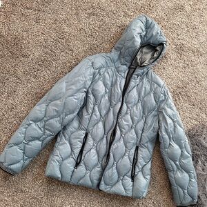 Lucky brand, lightweight, quilted jacket in very good preowned condition.
